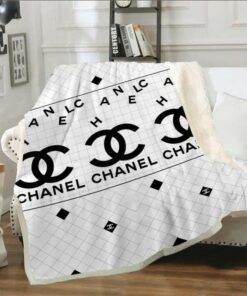Chanel White Fashion Luxury Brand Fleece Blanket Comfortable Blanket LVT00144